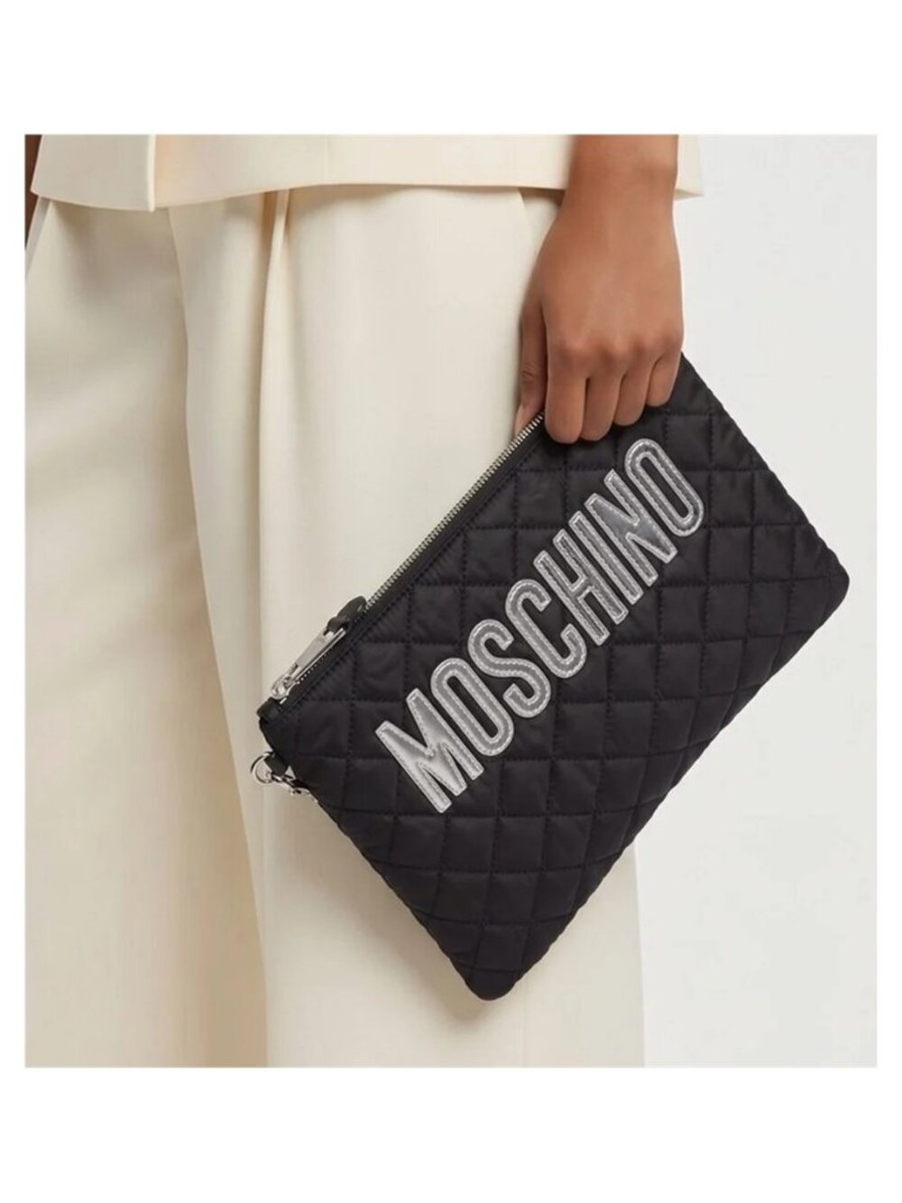 New 💯 Authentic Moschino quilted logo clutch bag - Picture 9 of 15